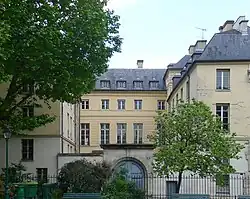 Palác z ulice Rue du Parc-Royal