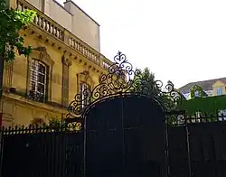 Vstup do paláce z bulváru Beaumarchais