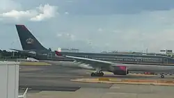Airbus A330 na letišti Heathrow