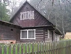 Roubenka na severovýchodním okraji obce