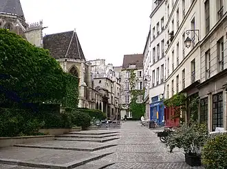 Rue des Barres, square se nachází vlevo