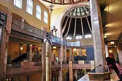 Palacio de Bellas Artes, interiér s nástěnnými malbami