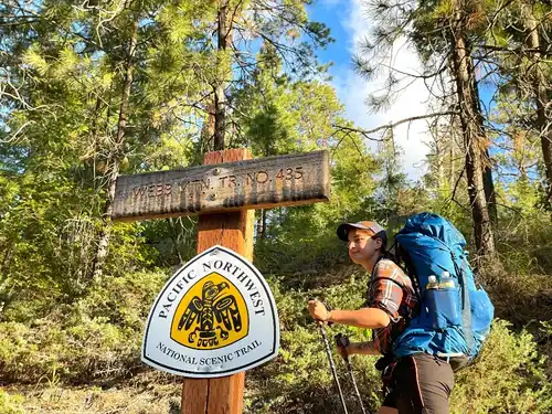 Symbol PNT je indiánský pták Thunderbird.