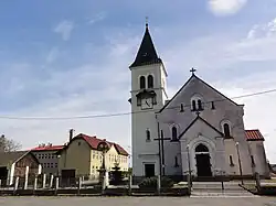 Škola a katolický kostel