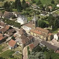 Centrum obce s kostelem Narození Panny Marie