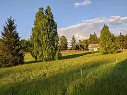 pohled na část chráněného území poblíž hřbitova