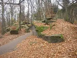 Pískovcové skalní městečko v nejhořejší části Kinského zahrady