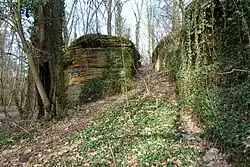 Skalní útvary ve Vinořském parku