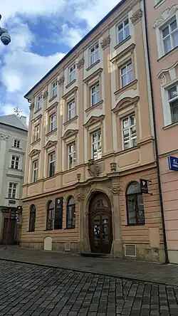 průčelí paláce