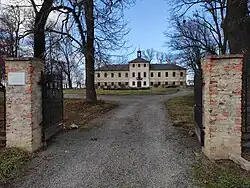 Hlavní vjezd do areálu (prosinec 2021)