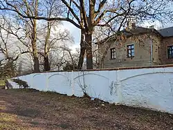 Boční pohled na zámek (prosinec 2021)