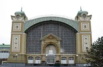 Severní průčelí s portálem