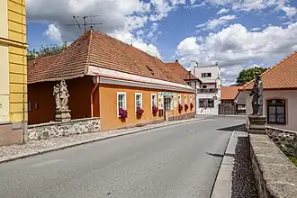 Silniční most se sochami sv. Václava a sv. Jana Nepomuckého, Palackého