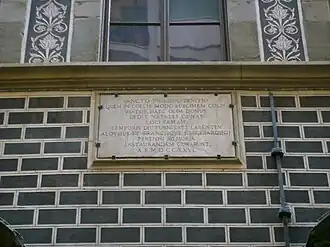 Pamětní deska o světcově daru paláce chudým, Palazzo Guicciardini ve Florencii