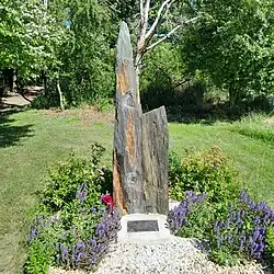 Památník v místě seskoku Alfréda Bartoše a Jiřího Potůčka (Podmoky, okr. Nymburk)