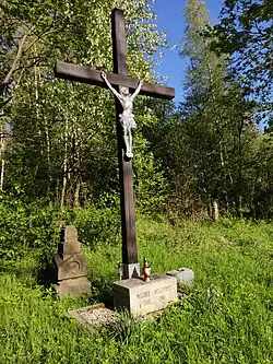 Památník zaniklé obce a kříž