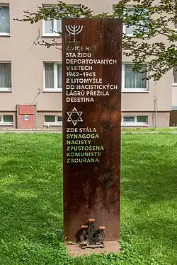 Železný památník na místě zaniklé synagogy (2019)