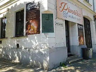 Pamětní deska Josefa Vaňka na Vaňkově nám.