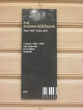 Pamětní deska Zuzaně Růžičkové (Konzervatoř Plzeň)