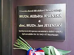 Pamětní deska připomínající Jana a Alžbětu Jesenských (ulice Skořepka, Praha)