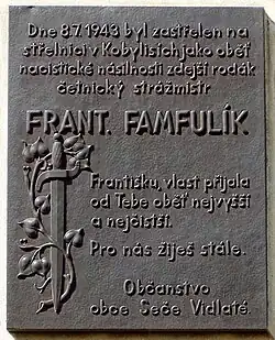 Pamětní deska na budově školy ve Vidlaté Seči