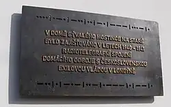 Pamětní deska radiotelegrafistům na bývalém hostinci „Na Staré“ v Jinonicích (2024)