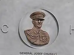 Památník generála Josefa Churavého v Dobrušce; autorka: Paulina Skavová; 2018 – detail otočného reliéfu