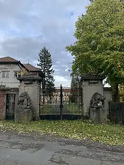 Brána k dolnímu zámku