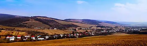Panorama obce, pohled od západu