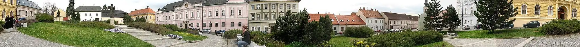 Panoramatický pohled na Pribinovo náměstí