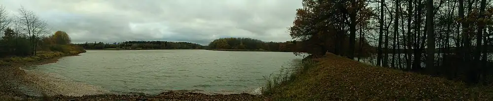 Hořejší Kařezský rybník (vlevo), Dolejší Kařezský rybník (vpravo)