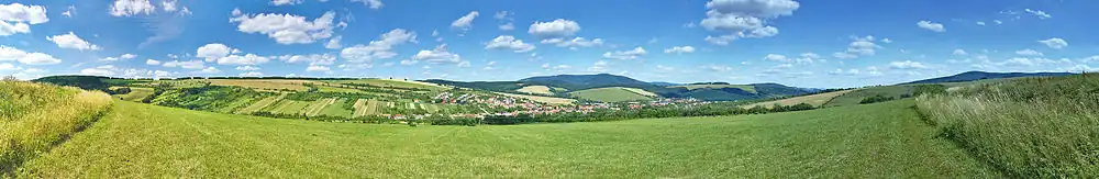 Panoramatický pohled na Strání od západu