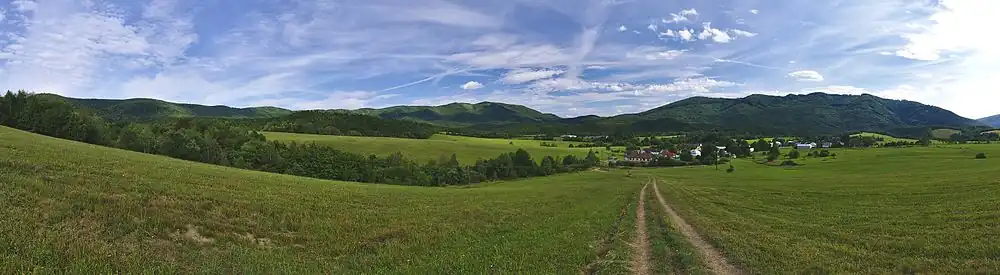 Panoramatický pohled na obec ze severu
