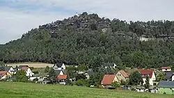 Pohled na Papstdorf s Papststeinem v pozadí