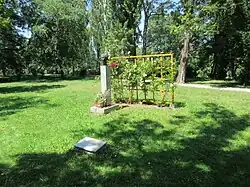 Busta v parčíku u Ploučnice v České Lípě