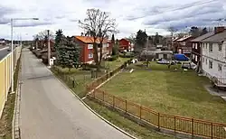 Zástavba v Ohrazenicích, po levé straně tzv. finské domky