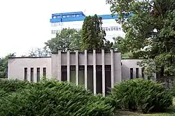 Památník Zámeček, za ním budova Foxconnu