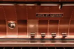 nástupiště linky 11 stanice Arts et Métiers