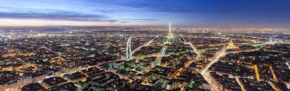 Noční Paříž z mrakodrapu Tour Montparnasse (210 m)