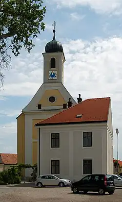 Farní kostel v obci