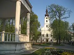 Park s katedrálou sv. Terezie z Avily