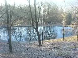 pohled na opravené jezírko v Parku