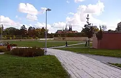 Pohled na park a katedrálu sv. Víta (říjen 2020)