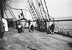 Parma – drhnutí paluby