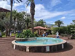 Kašna u vyhlídky v horní části parku