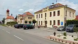 Centrum Pasohlávek s kostelem a obecním úřadem