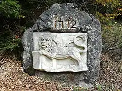 Benátský hraniční kámen z roku 1772 na vrcholu průsmyku