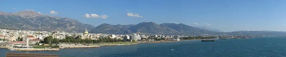 Pohled na Patry z trajektu