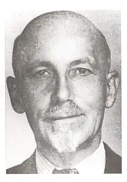 portrétní fotografie Paula Bruntona