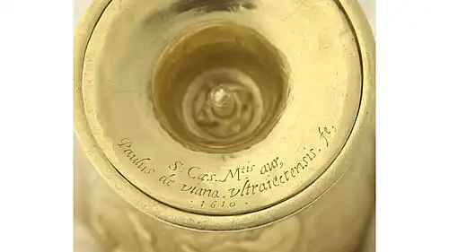 Signatura na víčku